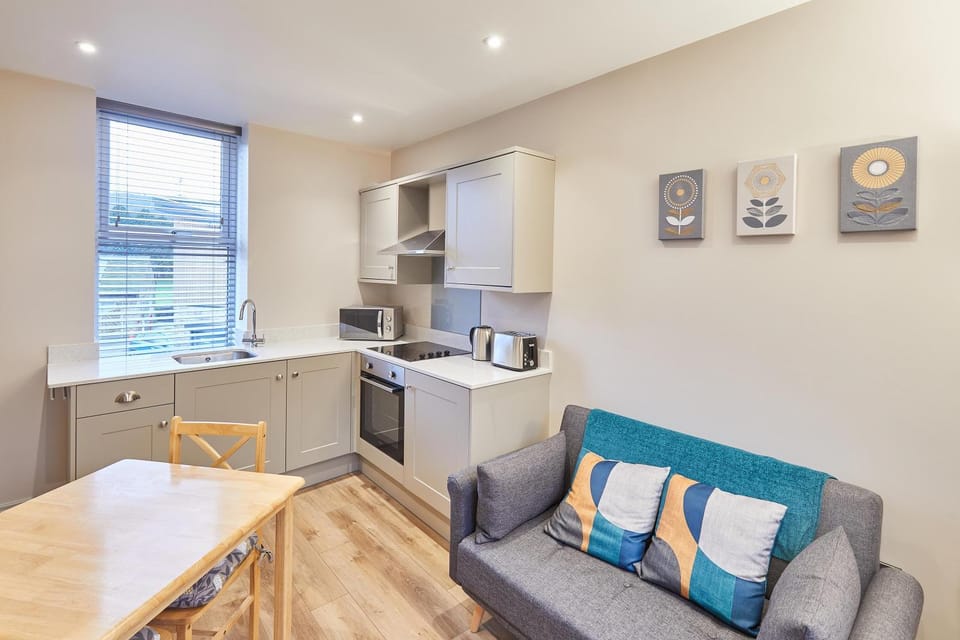 Kitchen or kitchenette, Living room, Seating area, Dining area, minibar, pet friendly, stove