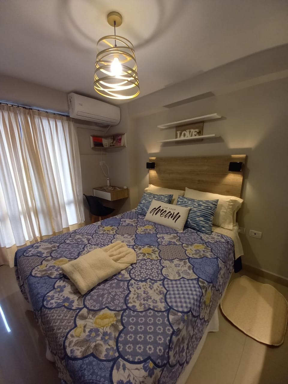 Bed, Photo of the whole room, Bedroom, towels