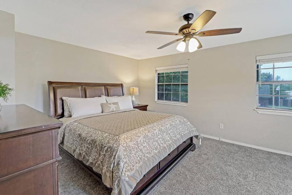 Bed, Photo of the whole room, Bedroom, fireplace