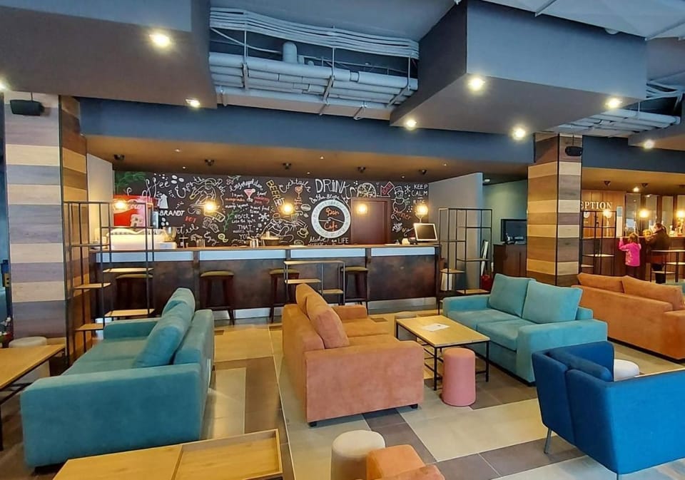Restaurant/places to eat, Lounge or bar, Seating area