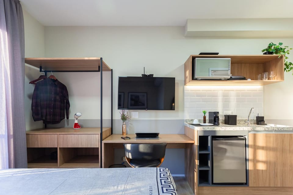 Day, TV and multimedia, Coffee/tea facilities, Bedroom, locker, microwave, minibar