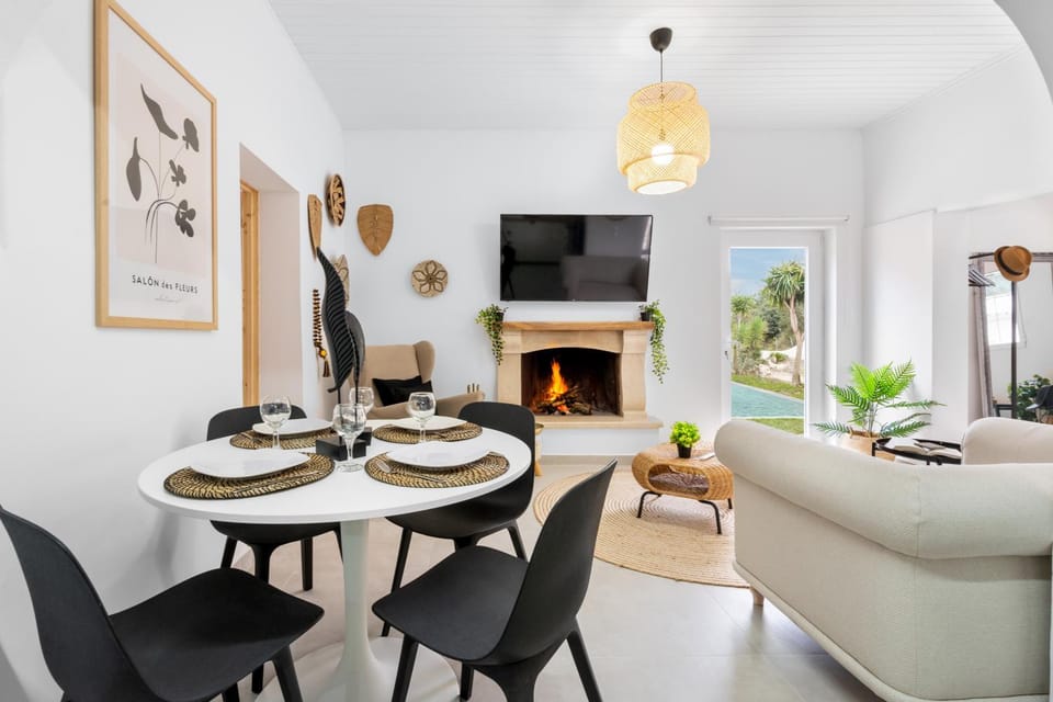 TV and multimedia, Living room, Seating area, Dining area, flat iron