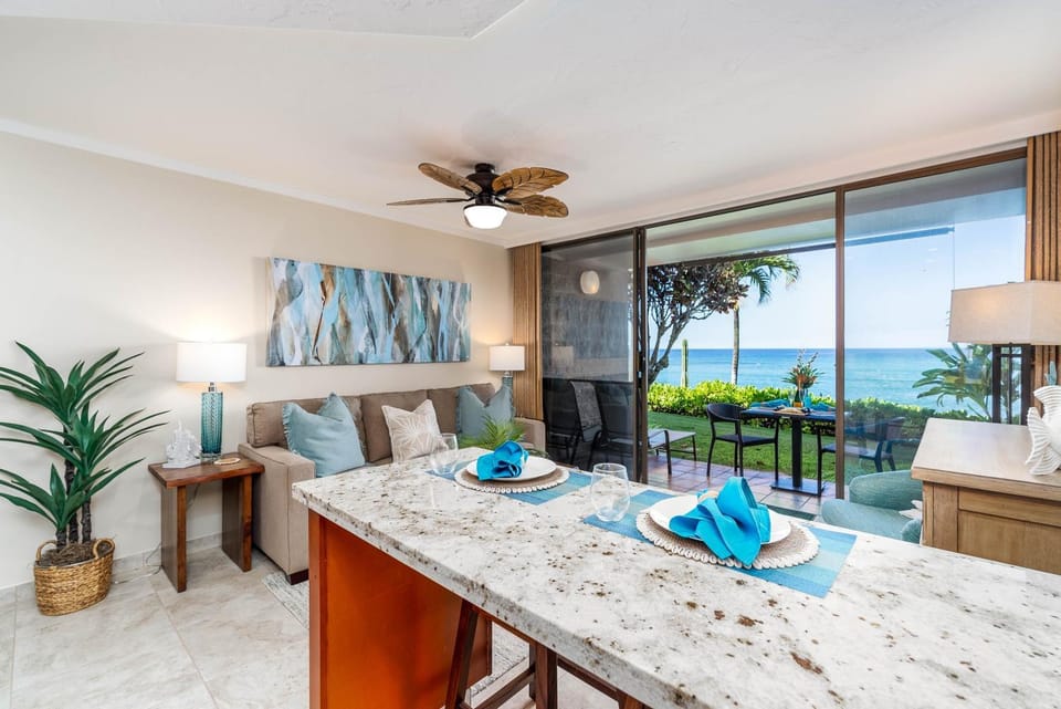 Kuleana 405 Oceanfront 1Bedroom condo Apartment in Napili-Honokowai