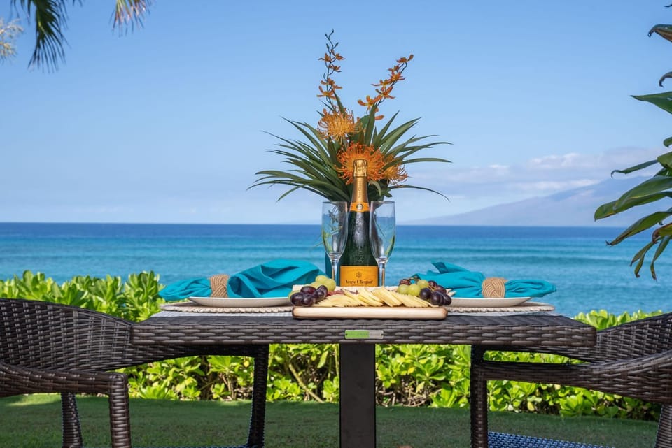 Kuleana 405 Oceanfront 1Bedroom condo Apartment in Napili-Honokowai