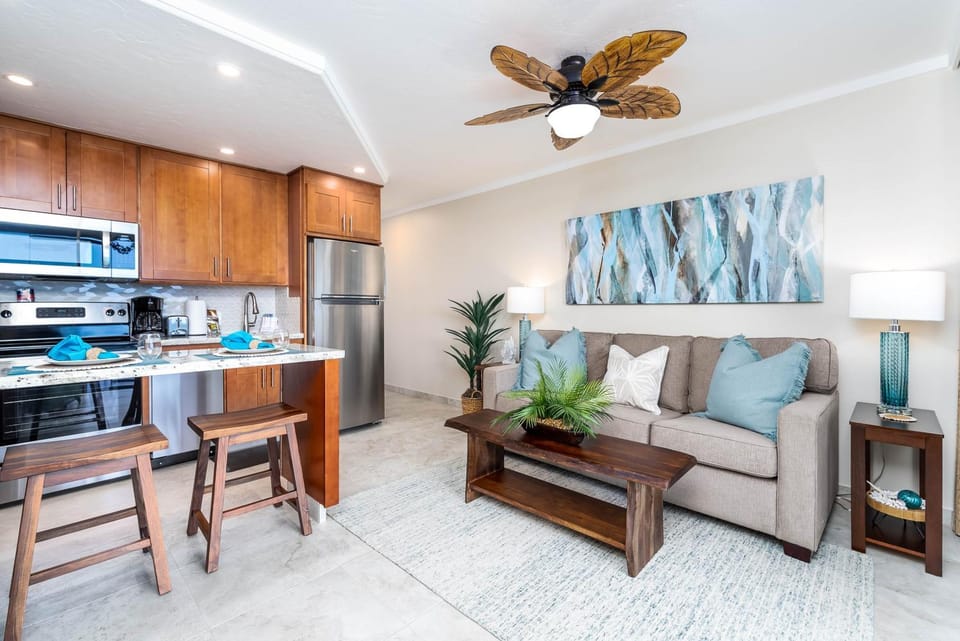 Kuleana 405 Oceanfront 1Bedroom condo Apartment in Napili-Honokowai