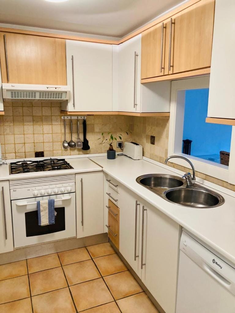 Kitchen or kitchenette, dishwasher, minibar, pet friendly, stove, toaster