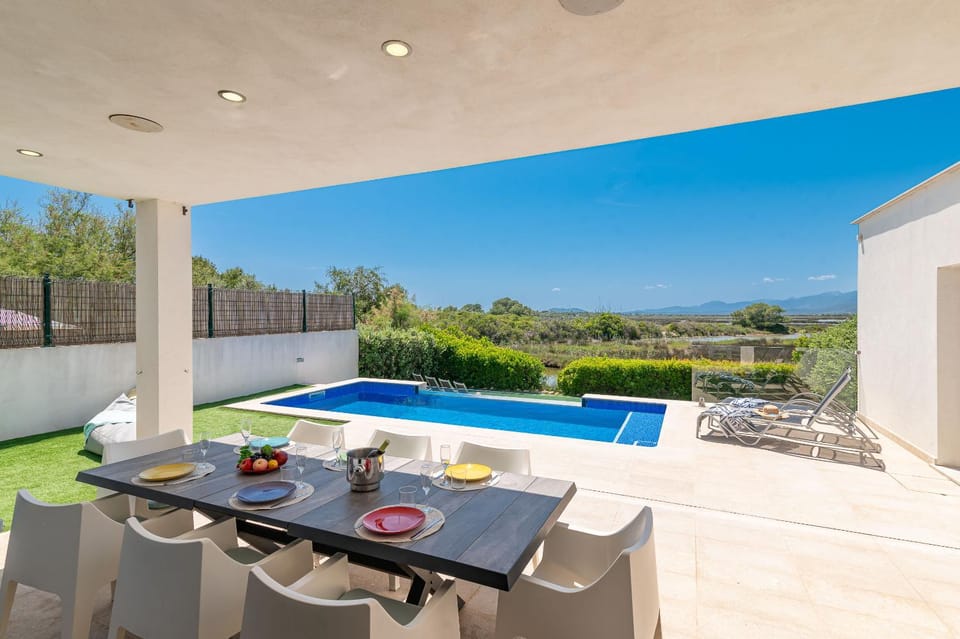 Patio, Day, View (from property/room), Balcony/Terrace, Dining area, Pool view, Swimming pool, sunbed