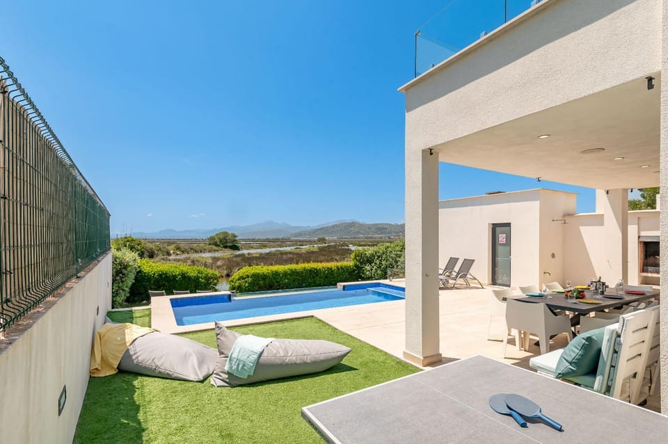 Patio, Day, Natural landscape, Garden, Garden view, Mountain view, Pool view, Swimming pool, sunbed