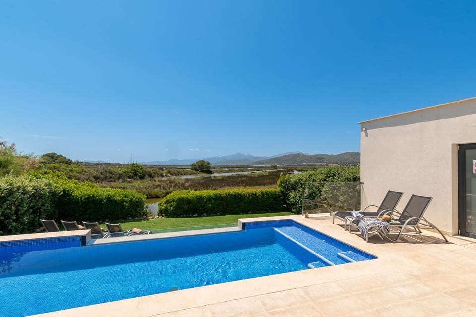 Day, Natural landscape, Mountain view, Swimming pool, sunbed