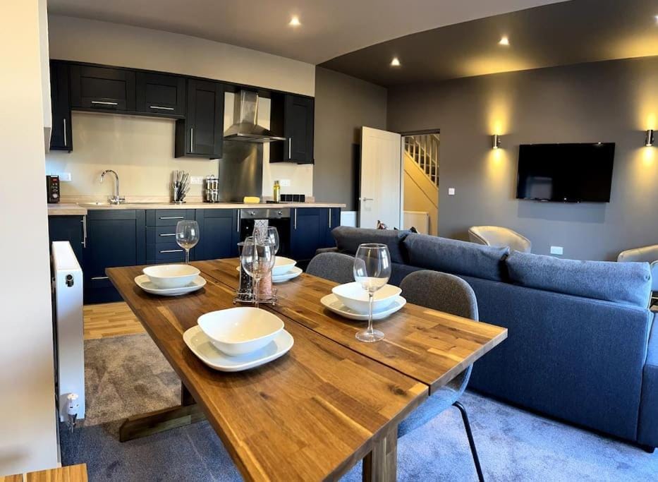 Spacious 2BR Duplex near Loughborough University Sleeps 6 Apartment in Loughborough