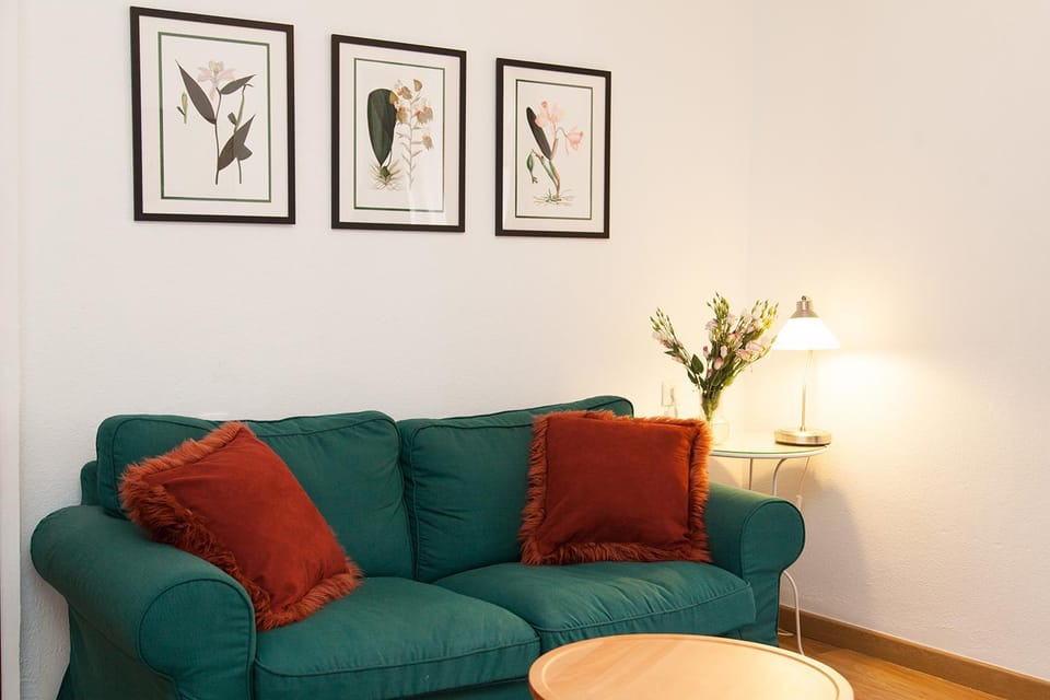 Living room, Seating area, hair dresser