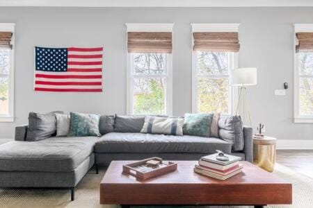Spacious Dog Friendly 3 BR Townhome, Grill, Patio 3 Blocks to Grocer, 5 Mins to 5 Points, 15 Mins to Broadway, 24 Hour Hospitality Team, Perfect for Families House in East Nashville