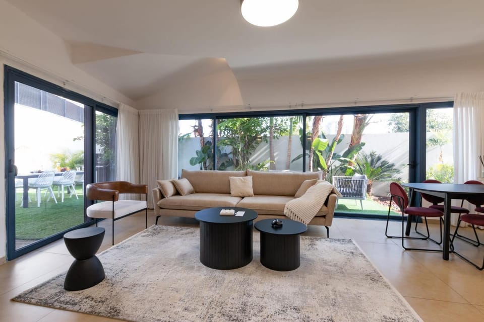 Living room, Dining area, Garden view