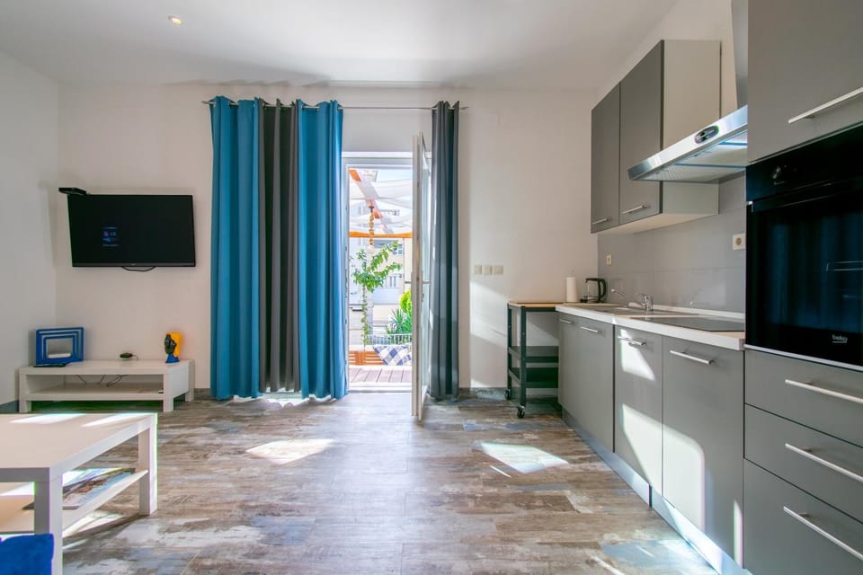 Kitchen or kitchenette, Living room