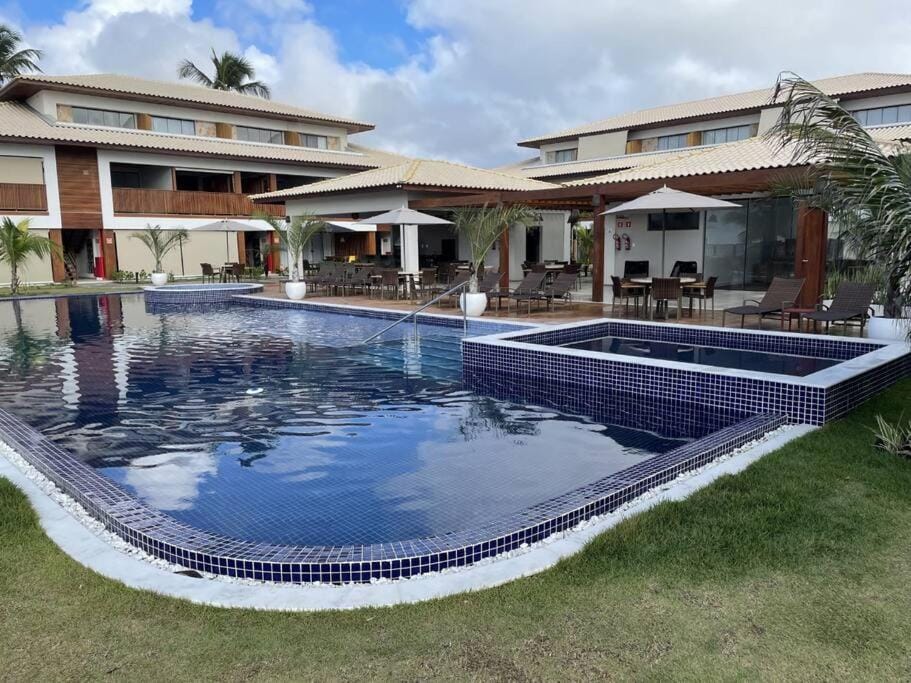 Swimming pool, sunbed