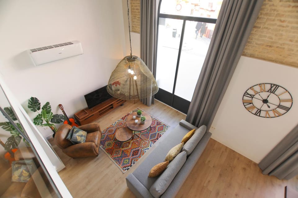 TV and multimedia, Living room, Photo of the whole room, Seating area, air conditioner