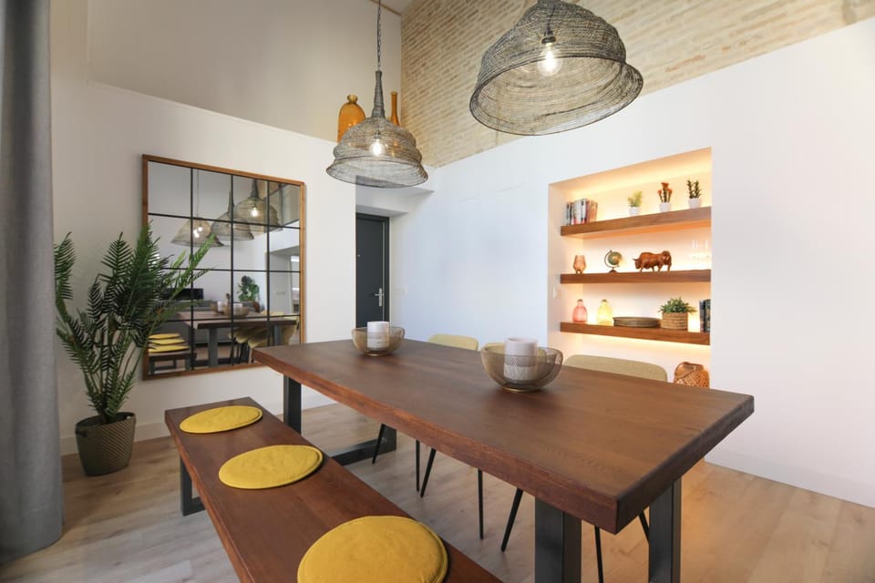 Seating area, Dining area