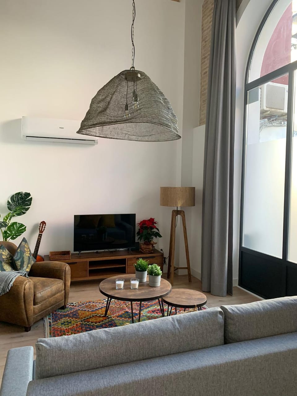 Communal lounge/ TV room, TV and multimedia, Living room, Seating area, Evening entertainment, Entertainment
