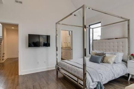 Nashville Getaway - Rooftop, Garage, Near Broadway! House in Nashville