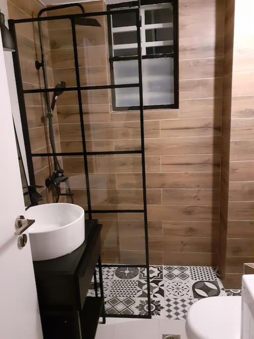 Shower, Toilet, Bathroom