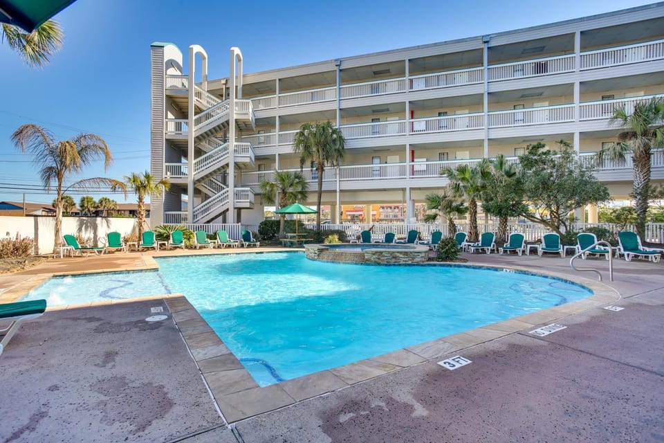 Steps to Galveston Beach: Gulf-View Condo w/ Pool House in Galveston Island