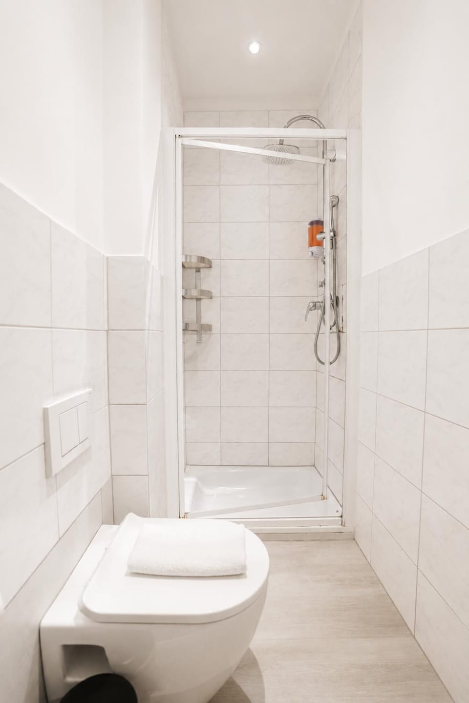 Shower, Toilet