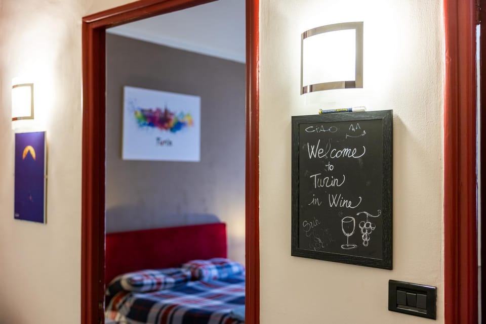 Logo/Certificate/Sign, Bedroom, Text overlay