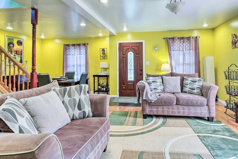 5 Mi to National Mall: Home in Washington DC House in District of Columbia