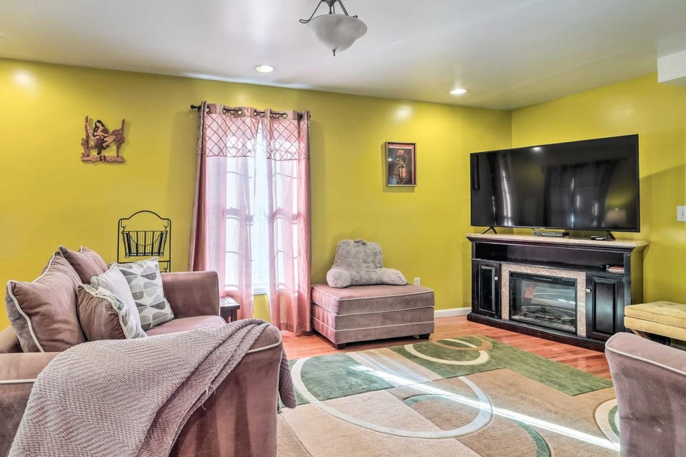 5 Mi to National Mall: Home in Washington DC House in District of Columbia
