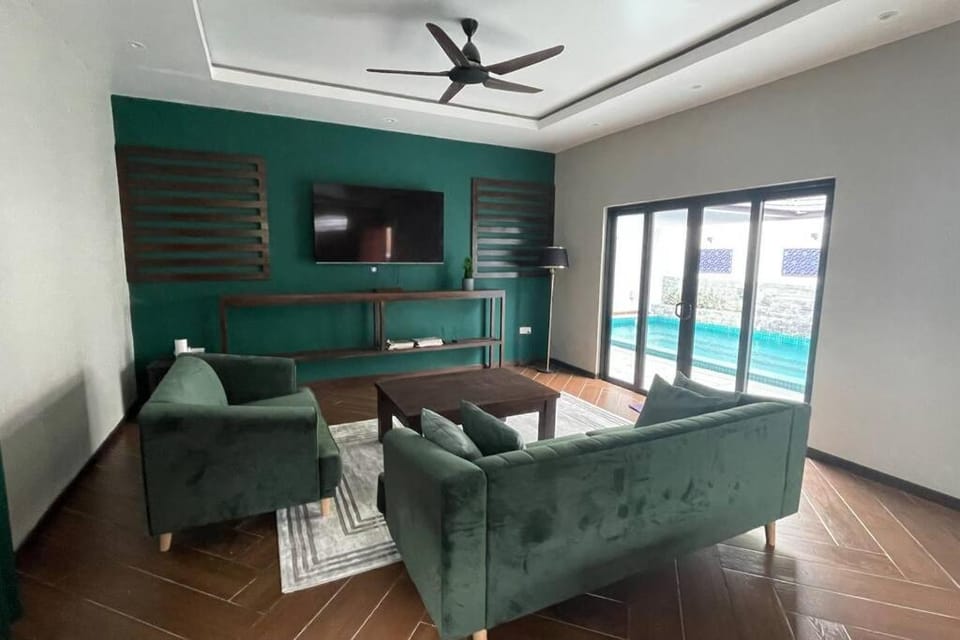 TV and multimedia, Living room, Seating area, Evening entertainment, Swimming pool