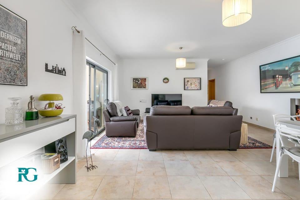 TV and multimedia, Living room, Dining area