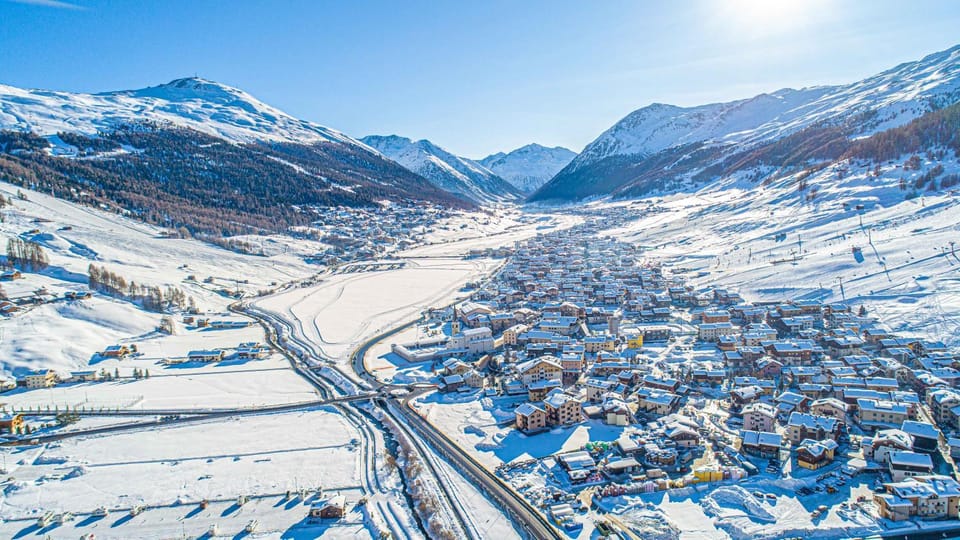 Nearby landmark, Neighbourhood, Natural landscape, Bird's eye view, Winter, City view, Mountain view