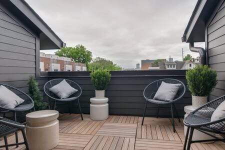 Near Downtown Gem - Rooftop, Garage & Walk To It All! House in Nashville