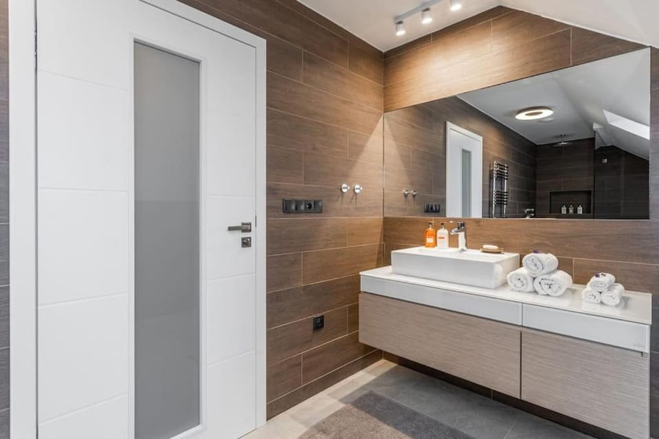 ESCAPE THE ORDINARY (Sauna & Jacuzzi) House in Czechia