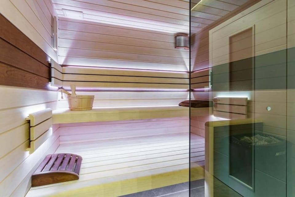 ESCAPE THE ORDINARY (Sauna & Jacuzzi) House in Czechia