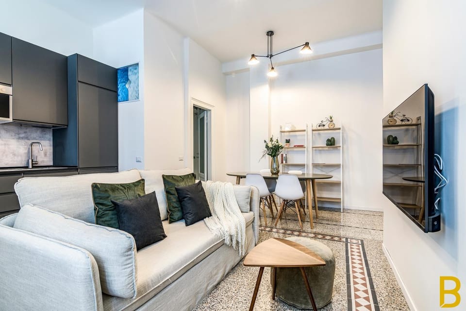 TV and multimedia, Kitchen or kitchenette, Living room, Seating area, Dining area