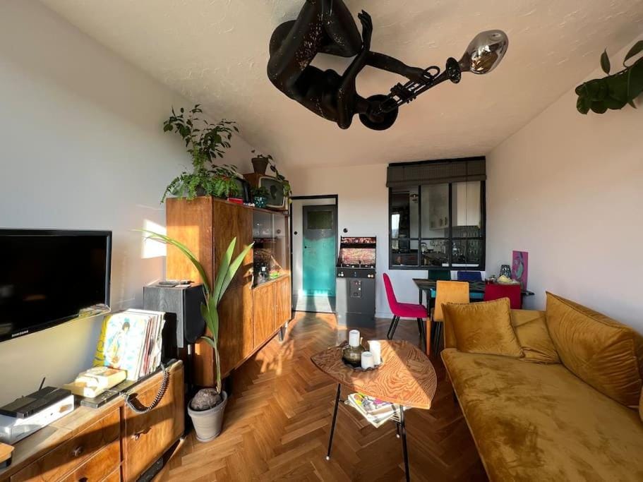 TV and multimedia, Living room, Seating area, Dining area, Evening entertainment