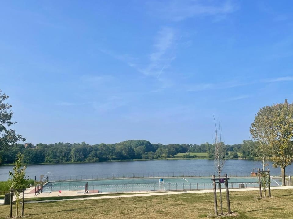 Chalet familial dans camping avec étang de pêche - FR-1-489-405 House in Auvergne-Rhône-Alpes