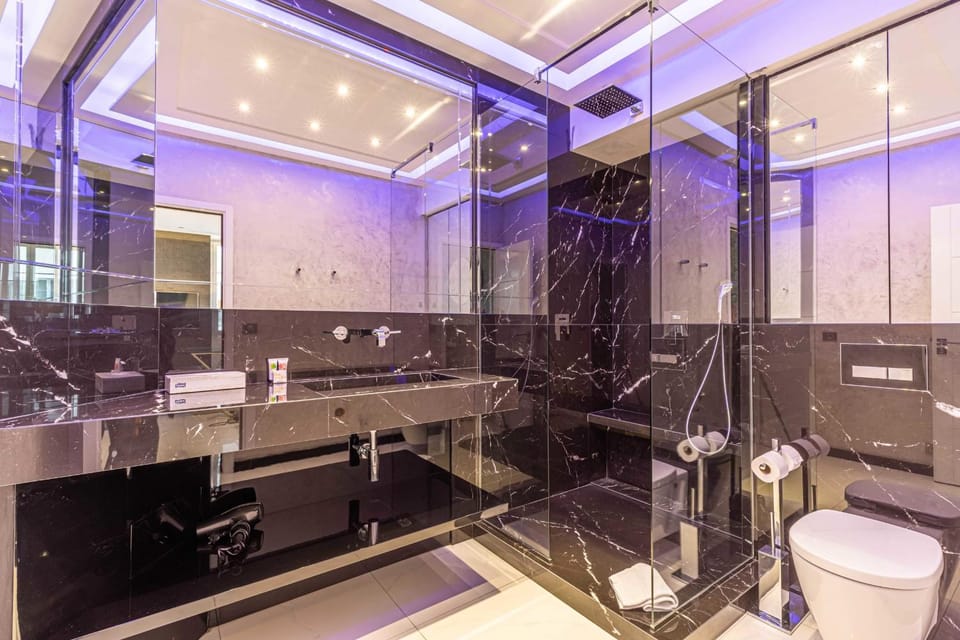 Shower, Toilet, Bathroom, Bath