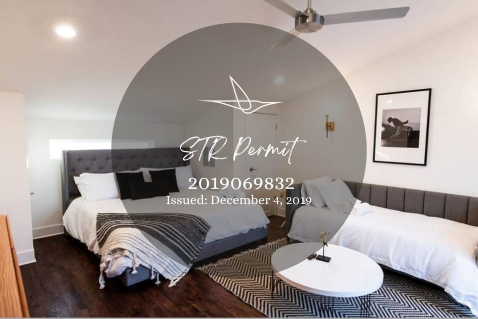 Luxe Hillsboro Village Homes for 24 with 4 Patios, Rooftops and Garage Parking, Gourmet Kitchens and Smart TVs, Walk to Vanderbilt, Pancake Pantry and Fido, 24Hr Hospitality, 10 Min to Broadway and The Parthenon House in Nashville