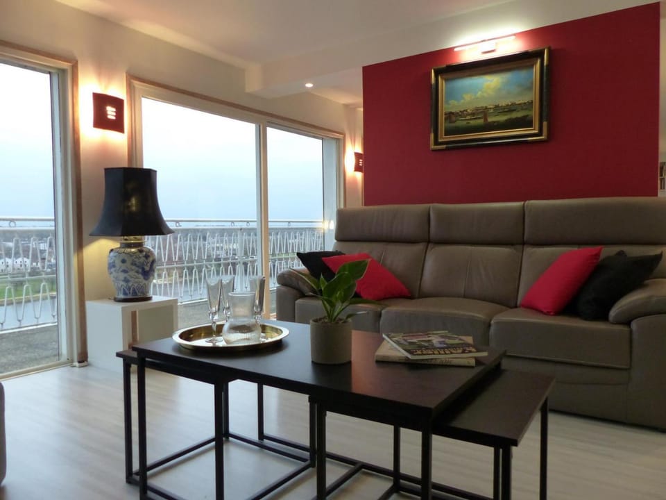 Appartement lumineux à Moulins avec terrasse et proche centre - FR-1-489-413 Apartment in Moulins
