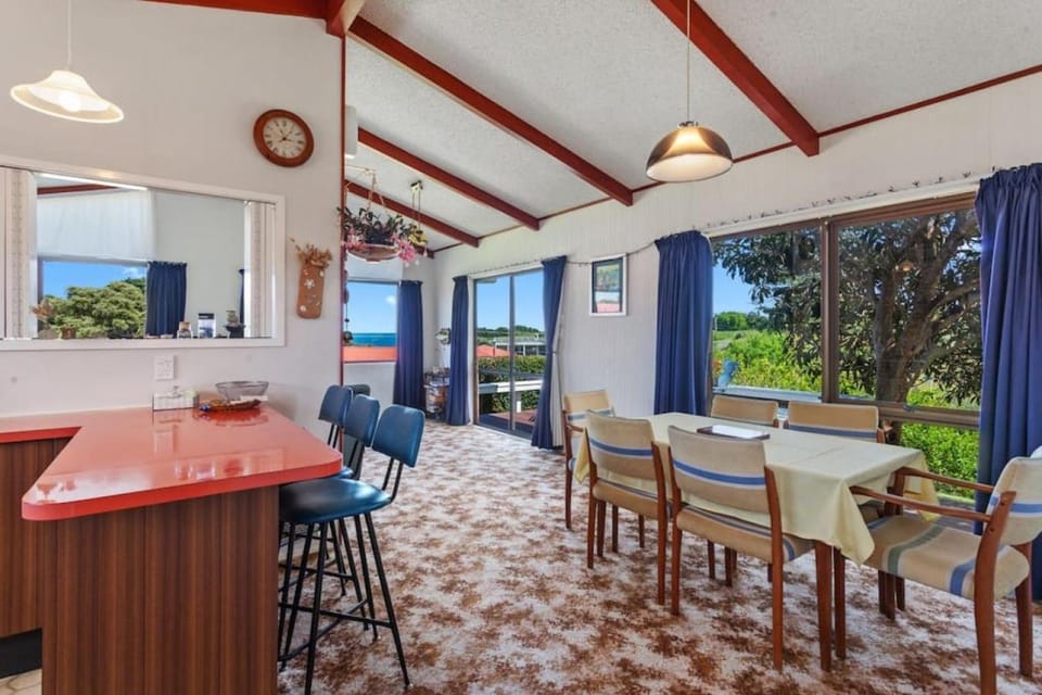 View (from property/room), Balcony/Terrace, Living room, Seating area, Dining area