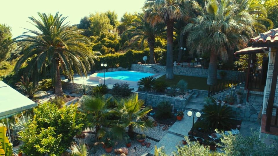 Garden, Swimming pool