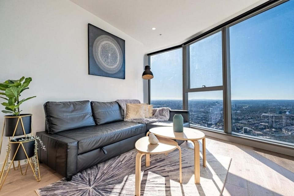Panoramic view Highlevel 2BrWest side SwimGym Apartment in Melbourne