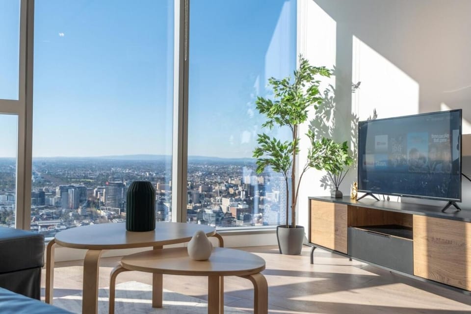 Panoramic view Highlevel 2BrWest side SwimGym Apartment in Melbourne