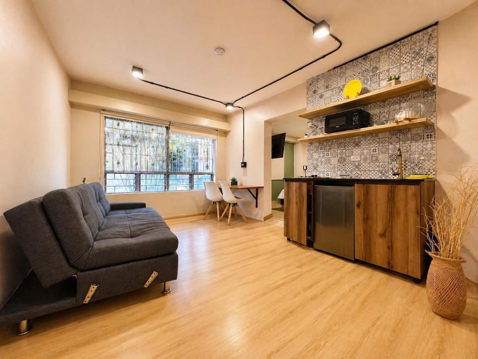 Kitchen or kitchenette, Living room, Seating area, pet friendly, kitchen