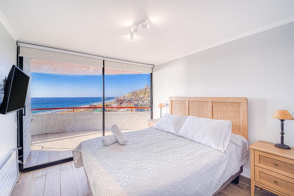 Bed, Photo of the whole room, Sea view