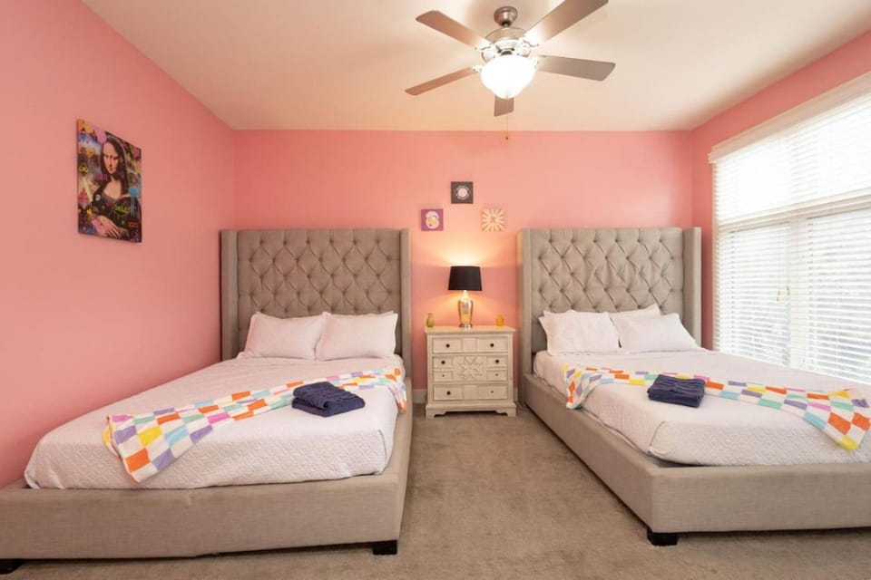 Pink Experience - West End Broadway & Restaurants Apartment in Nashville