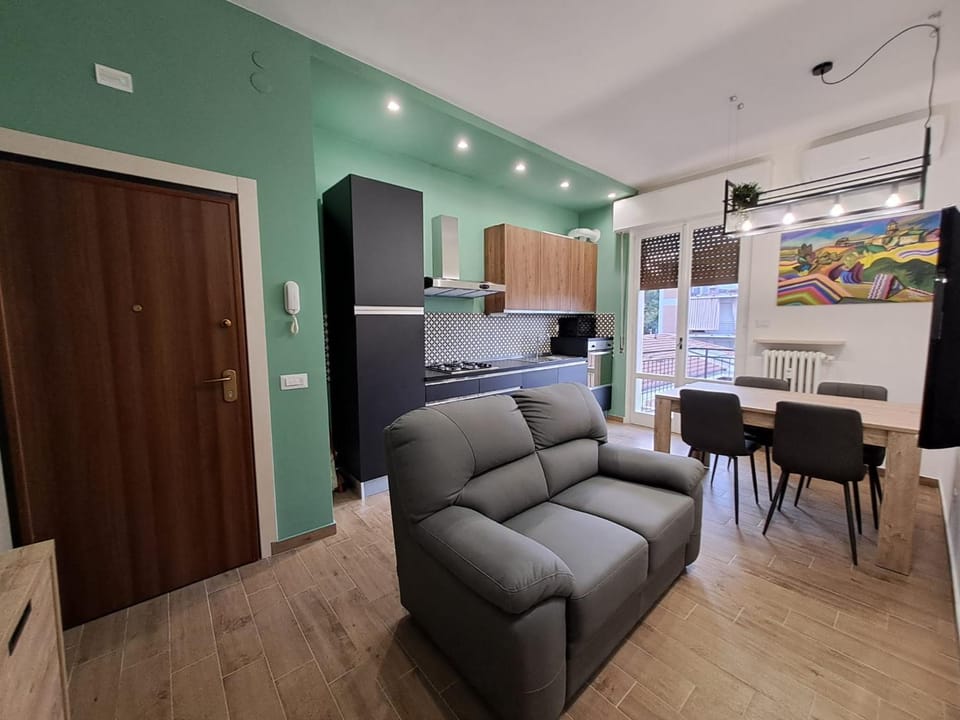 Kitchen or kitchenette, Living room, Dining area, minibar, oven, pet friendly, stove