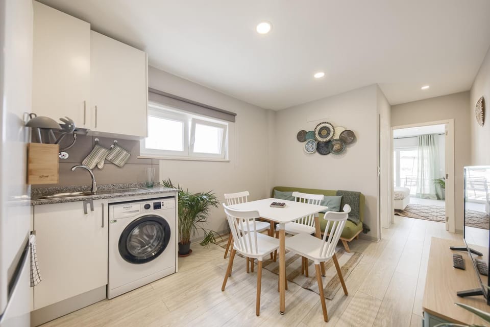 Kitchen or kitchenette, Living room, pet friendly, stove, washing machine